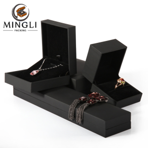 High-end expensive jewelry box packaging wedding gift box velvet ring jewelry display jewellery box